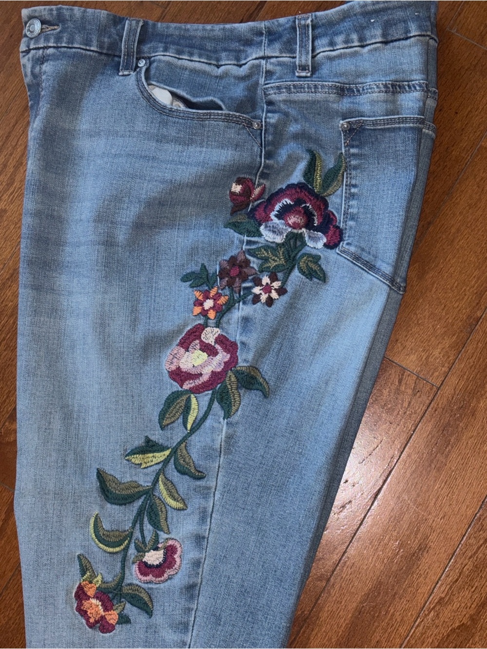Chico's Light Blue Boyfriend Jeans 14 P Floral Embroidery